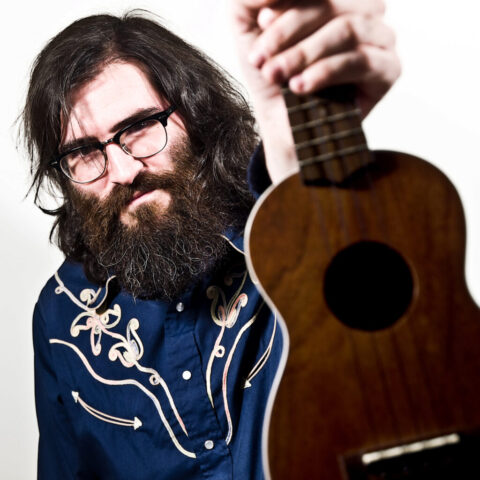 JAVIER VIELBA (MÚSICO, COMPONENTE DE ARIZONA BABY) "Mostrando su ukelele" - VALLILUSTRES - 13 MARZO 2012