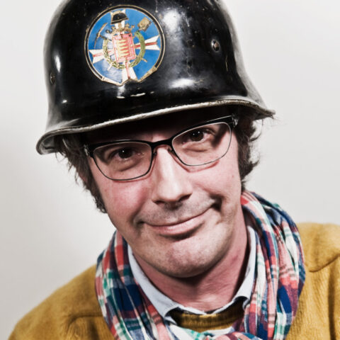 JUAN B. RODRÍGUEZ JALÓN (EL COLMAO DE SAN ANDRÉS) "Con un casco de bomberos histórico que tienen entre los tesoros de su bar" - VALLILUSTRES - 07 FEBRERO 2012