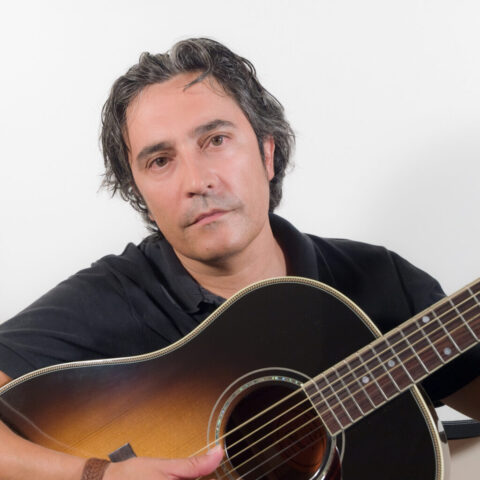SANTIAGO IGLESIAS (CANTAUTOR) – VALLILUSTRES – 21 AGOSTO 2012