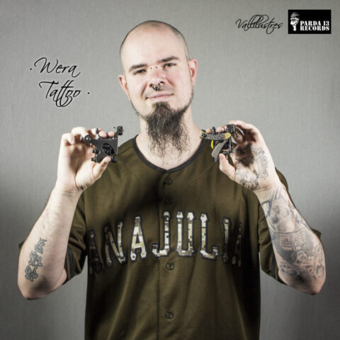 PABLO AGÜERA (TATUADOR) "Mostrando sus máquinas de tatuar" – VALLILUSTRES – 17 MAYO 2022